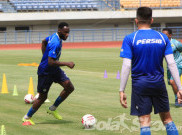 Pelatih Persib Bandung Jelaskan Alasan Tetap Gelar Latihan dan Yakin Geoffrey Castillion Tak Terjebak di Belanda