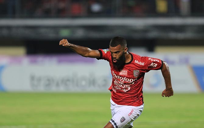 Ungkapan Striker Bali United soal Peluang Samai Rekor Legenda Timnas