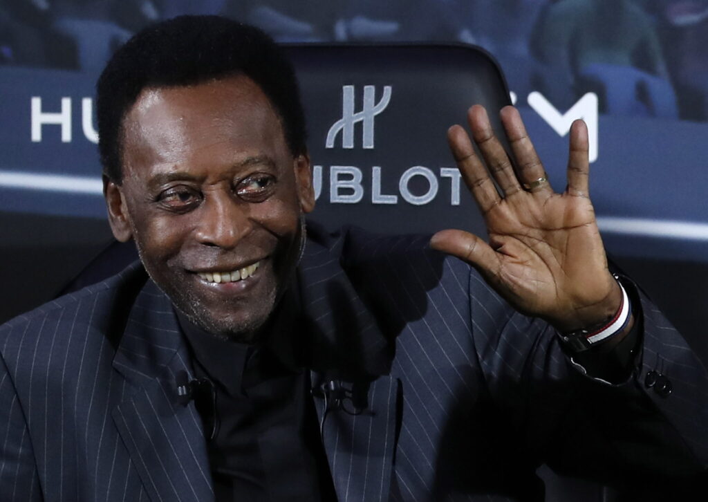 Derita Tumor, Pele Hadapi dengan Senyuman