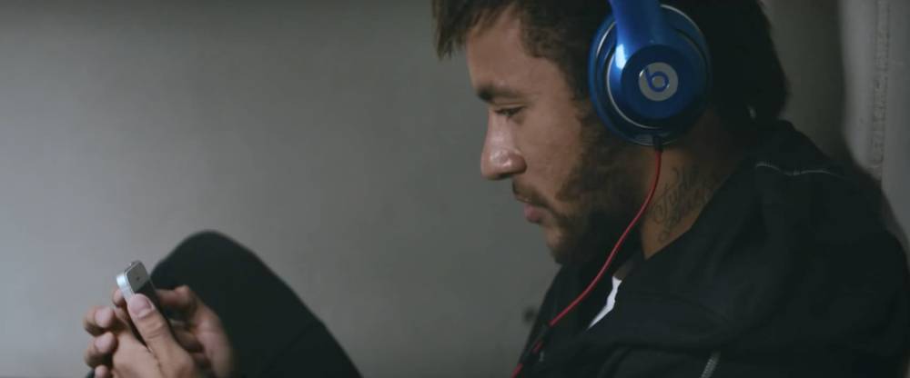 Bintang Barcelona Ini Ikuti Jejak Pele Rilis Album Musik