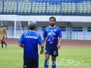 Alasan Pelatih Persib Bandung Uji Pemain Lokal dalam Waktu Penuh