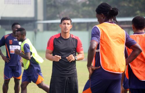 Alfredo Nahkoda Baru Persipura Memburu Kemenangan