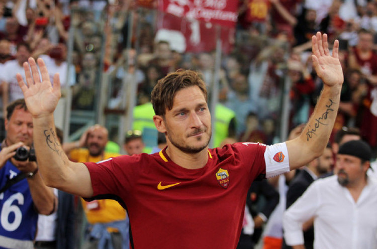 Francesco Totti Raih Penghargaan dari UEFA