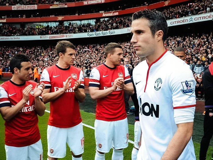 Nostalgia: Ketika Robin Van Persie Membelot dari Arsenal ke Manchester United