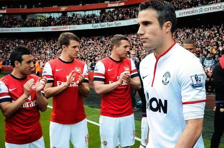 Nostalgia: Ketika Robin Van Persie Membelot dari Arsenal ke Manchester United