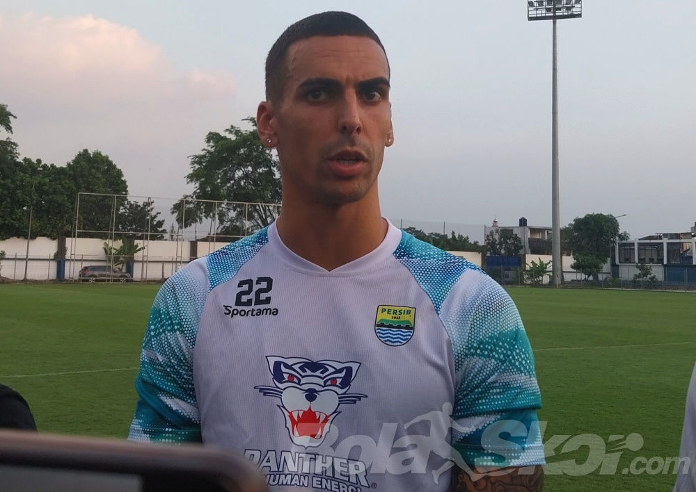 Bek Anyar Persib Tak Sabar Hadapi Dewa United FC