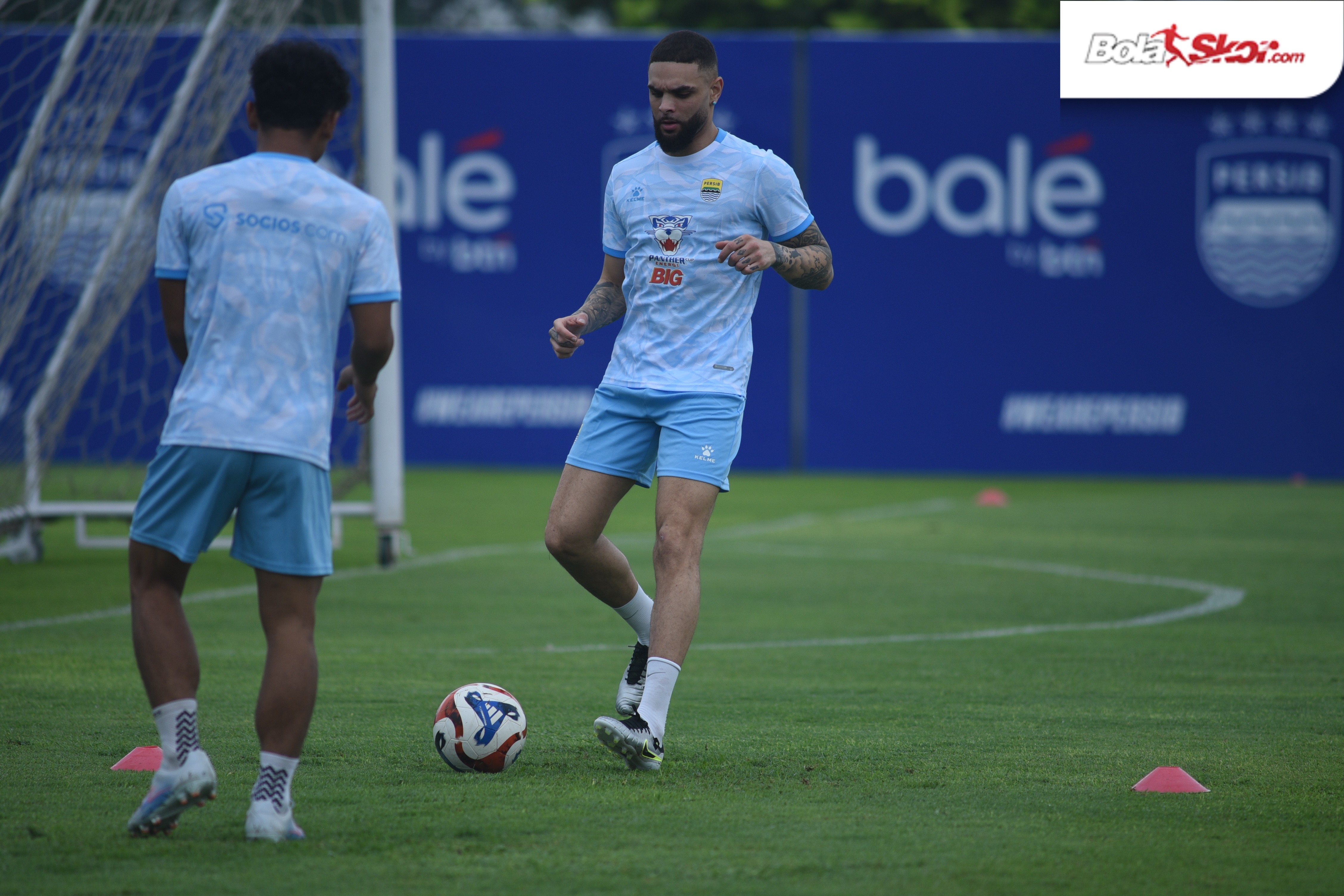 Persib Rekrut Layvin Kurzawa, Eliano Reijnders Tak Masalah Ganti Posisi