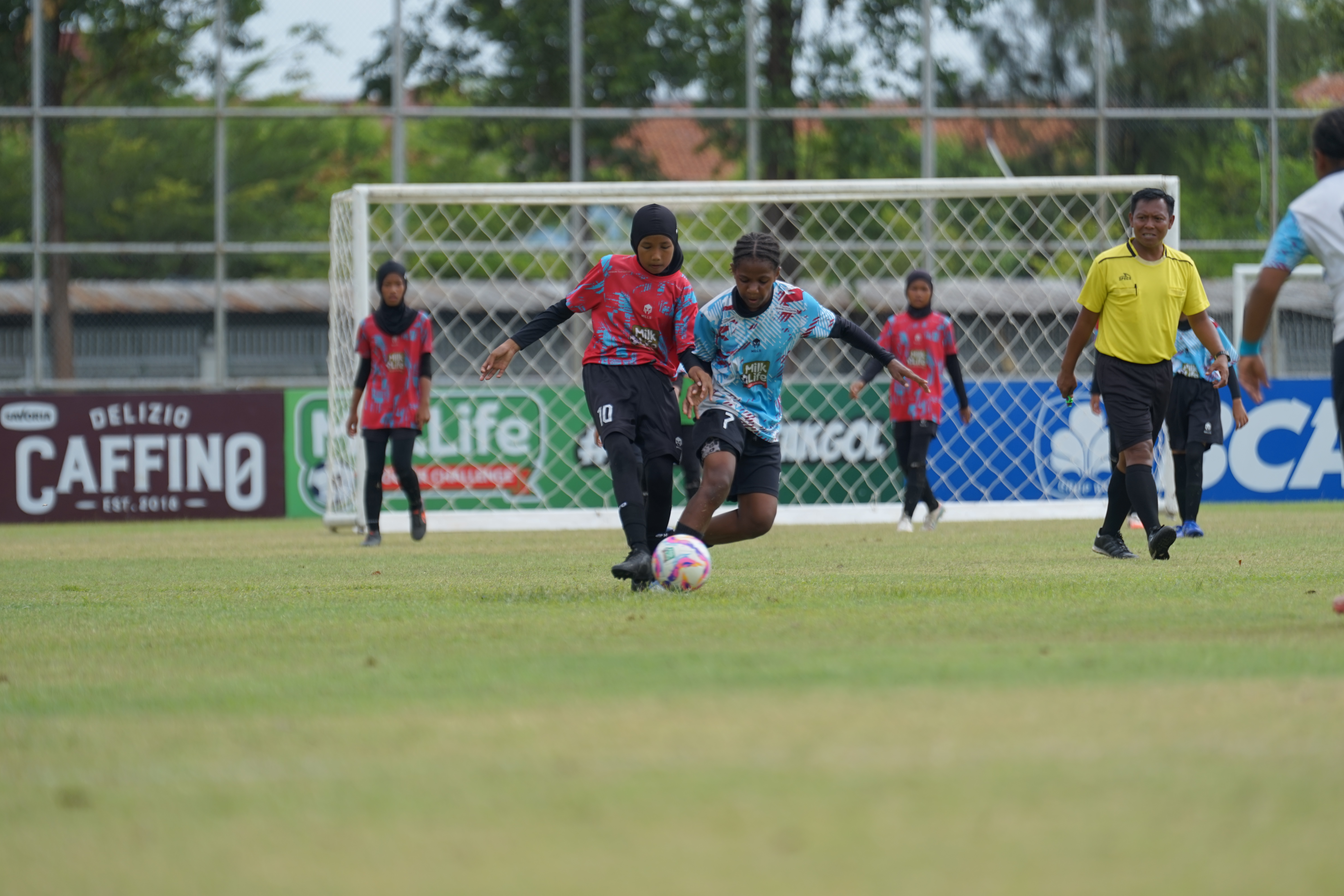 SD Kristen Manahan dan Al Azhar Syifa Budi Juara MilkLife Soccer Challenge Solo Seri 1 2025-2026