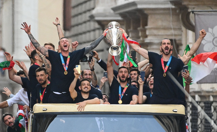 Pesta Juara Timnas Italia Lahirkan Klaster COVID-19