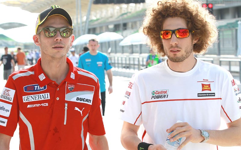 Ada Bayangan Simoncelli saat Rossi Hampir Terbentur Motor Melayang di Austria