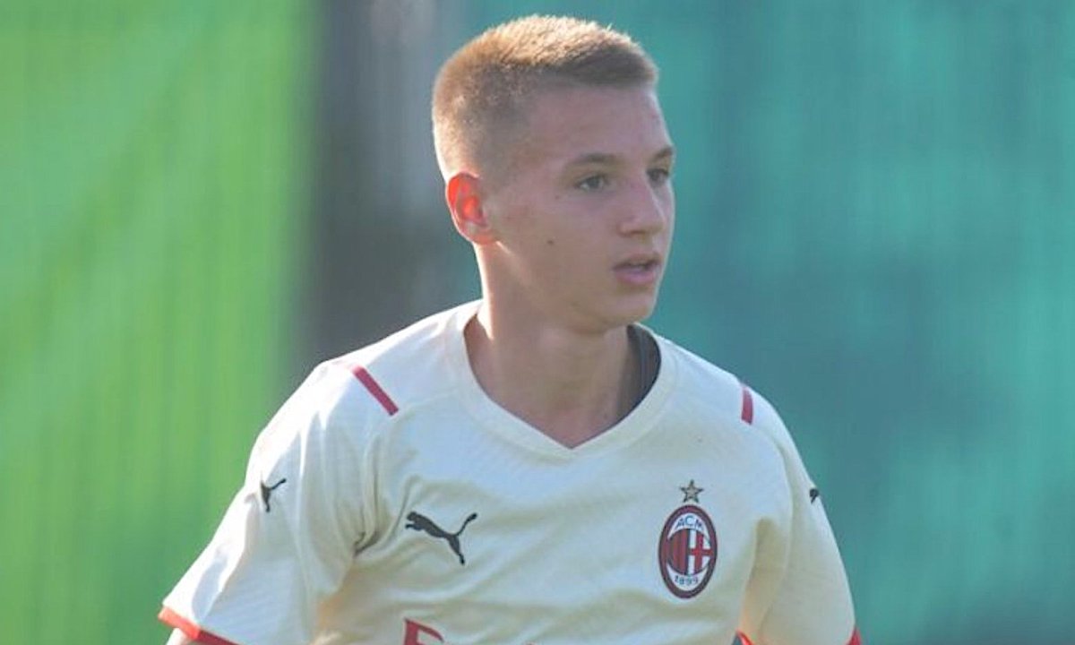 Statistik Menarik Striker Muda AC Milan: Cetak 483 Gol dari 87 Pertandingan