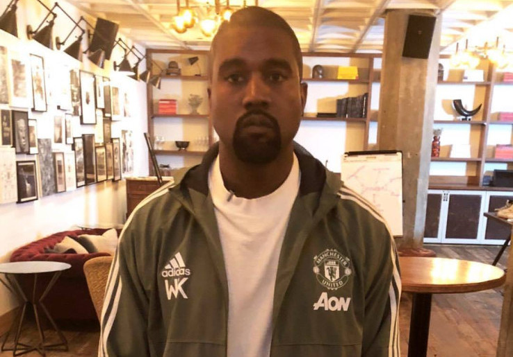 Manchester United Dikritik Suporter Usai Unggah Foto Kanye West di Twitter
