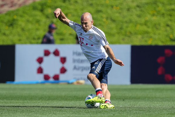 Arjen Robben Ajak Keluarga Liburan ke Labuan Bajo