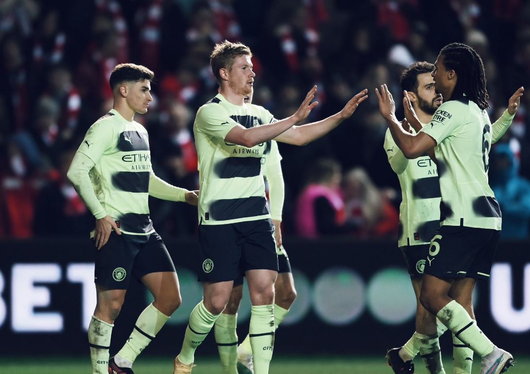 Lupakan Treble Winner, Fans Manchester City