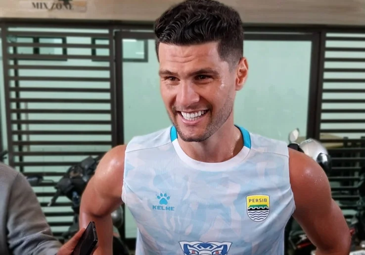 Ingin Rasakan Juara bersama Persib, Julio Cesar: Karena Atmosfer di Bandung itu Gila