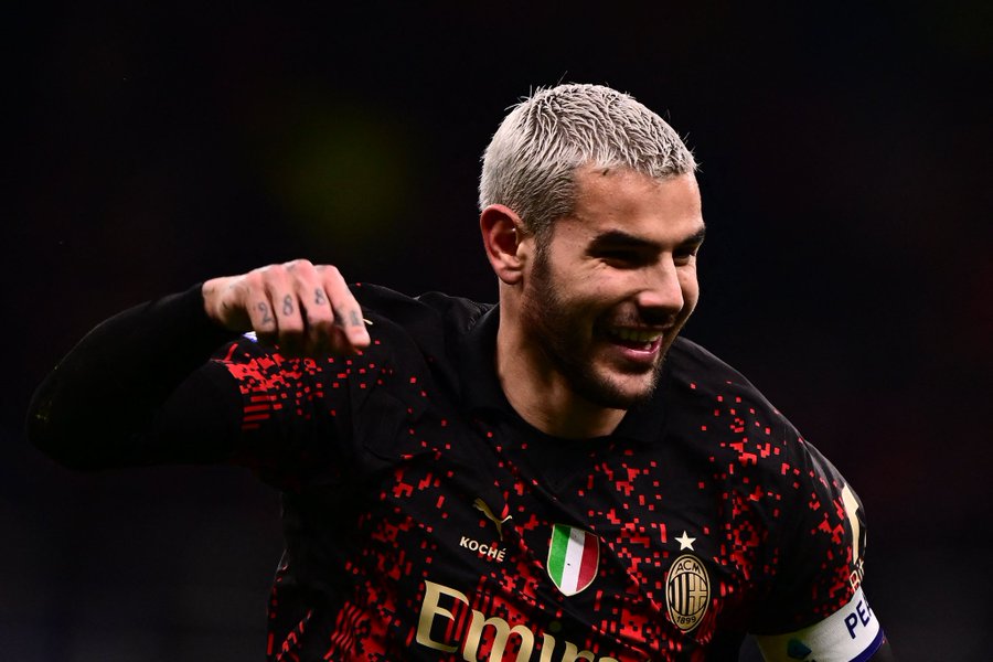 Kebenaran Isu Manchester United Memburu Theo Hernandez