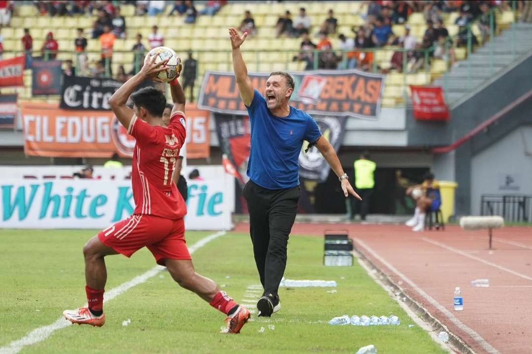 Persija Menang, Thomas Doll Kritik Cara Barito Putera dalam Mengulur Waktu
