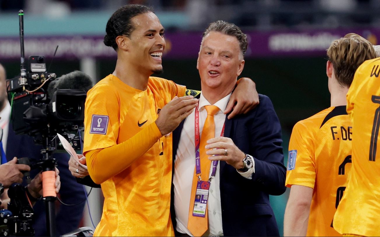 Tarian Terakhir dan Winnen Voetbal ala Louis van Gaal