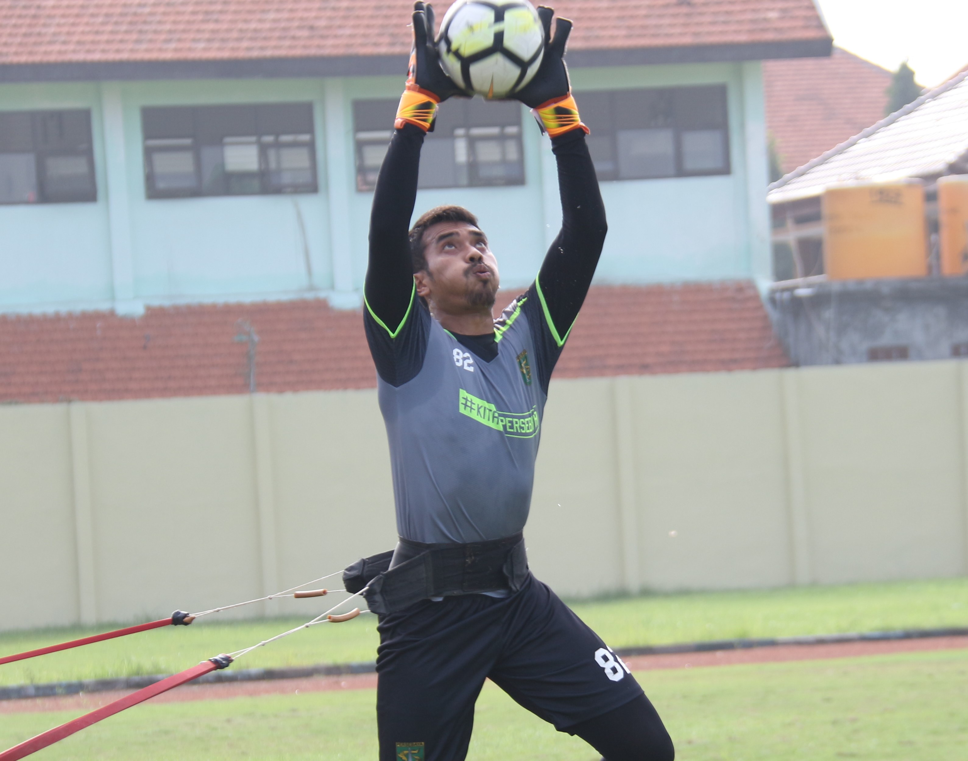 Mantan Kiper Persib Selangkah Lagi Berkostum Persebaya