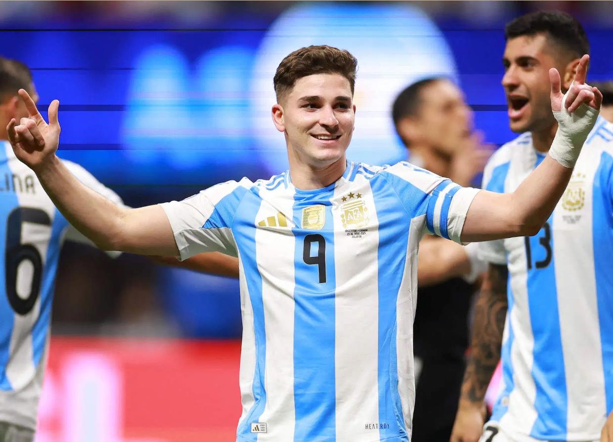 Pep Guardiola Relakan Kepergian Julian Alvarez ke Atletico Madrid