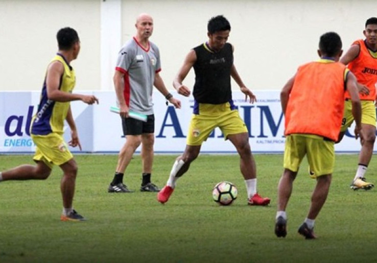 Jelang Hadapi Bhayangkara FC, Pelatih Mitra Kukar Curhat soal 'Mitos' Laga Kandang di Indonesia