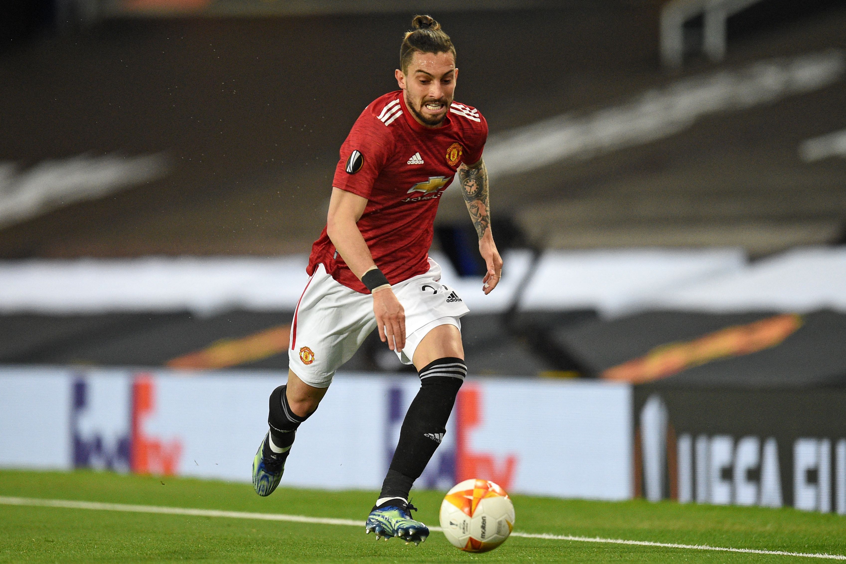 Demi Boyong Alex Telles, Juventus Tawarkan Adrien Rabiot