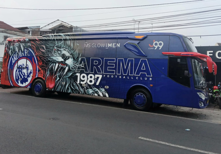 Arema FC Terima Bus yang Dihibahkan Gilang Widya Pramana