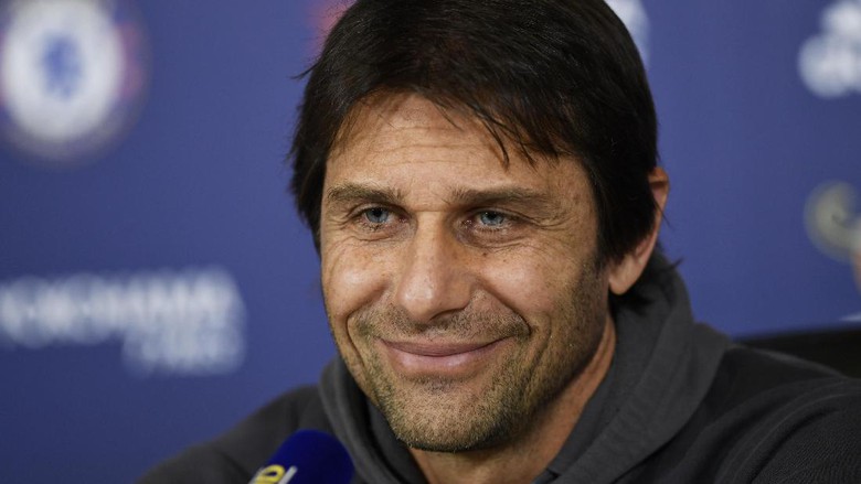Sukses dengan Chelsea, Conte Raih Penghargaan