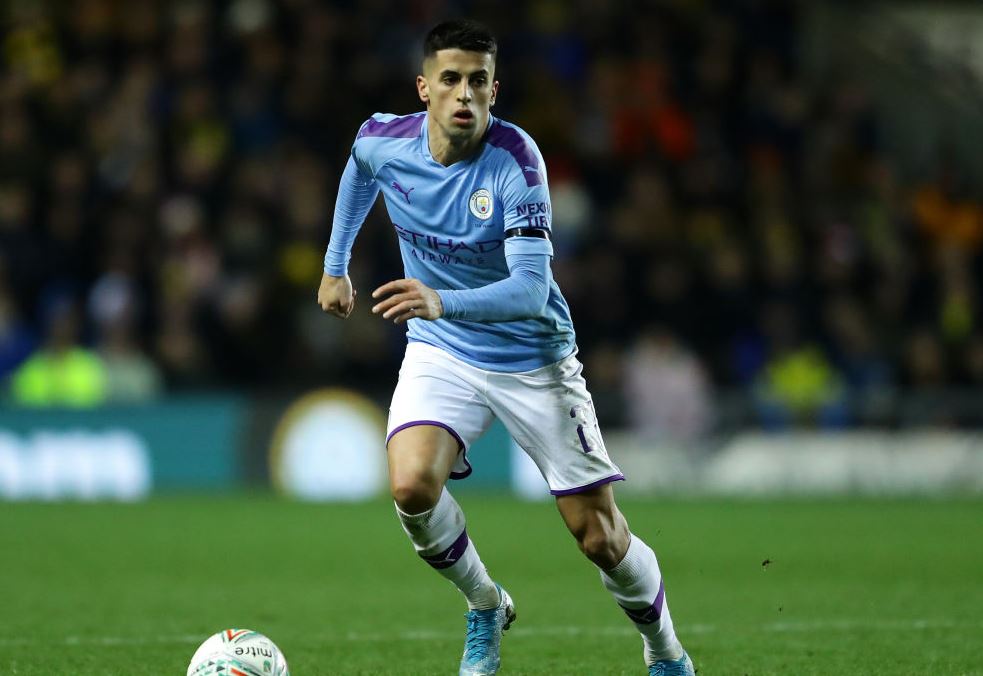 Lawan Empat Perampok, Wajah Joao Cancelo Terluka