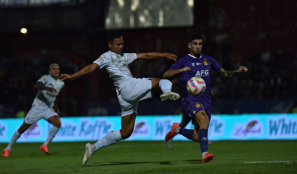 Hasil Liga 1 2024/2025: Persib Bandung Permalukan Persik Kediri di Kandang