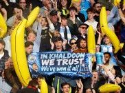 Alasan Mengapa Fans Manchester City Membawa Balon Pisang di Anfield
