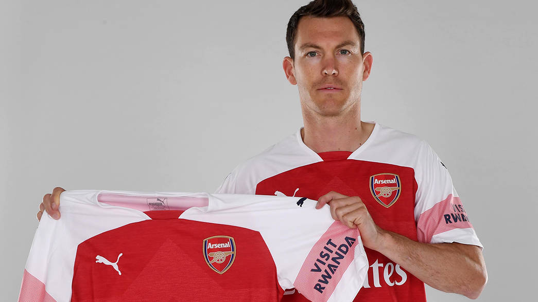 Resmi, Stephan Lichtsteiner Jadi Rekrutan Pertama Unai Emery di Arsenal