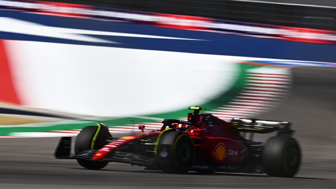 Carlos Sainz Jr Rebut Pole Position di COTA