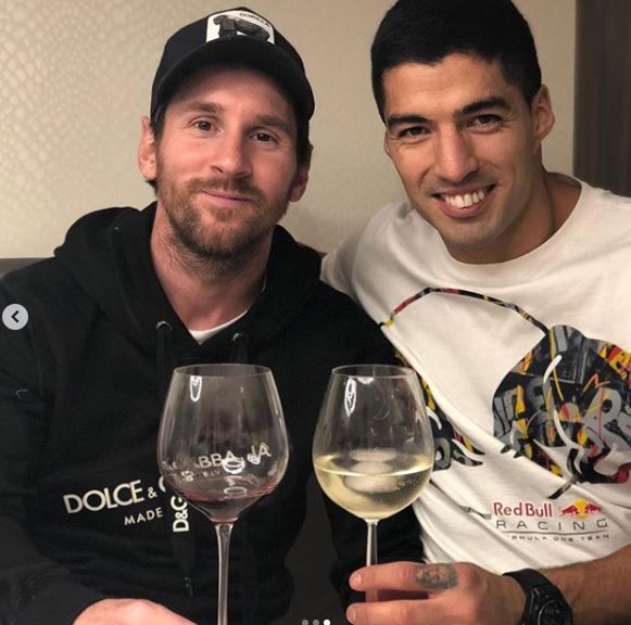 Lionel Messi dan Luis Suarez Minum Wine Rayakan Sukses El Clasico
