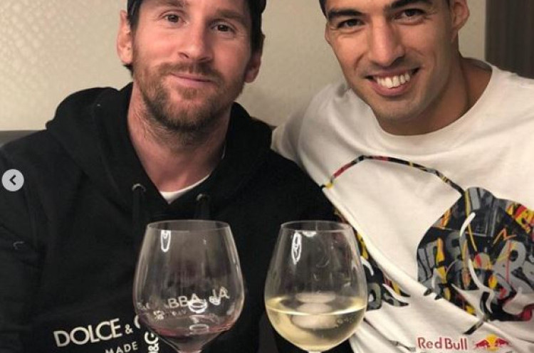Lionel Messi dan Luis Suarez Minum Wine Rayakan Sukses El Clasico