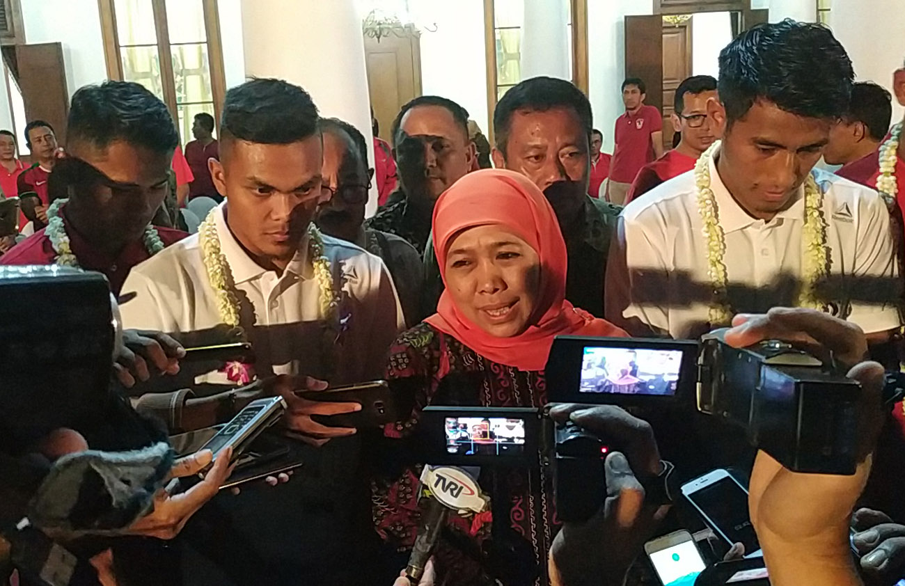 Gubernur Jatim Ternyata Fans Persebaya dan Niac Mitra