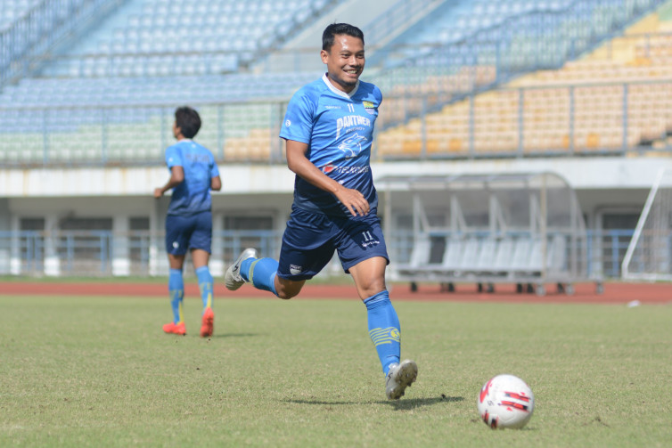 Persib Berselisih 10 Poin dengan PSM, Dedi Kusnandar: Bukan Mustahil