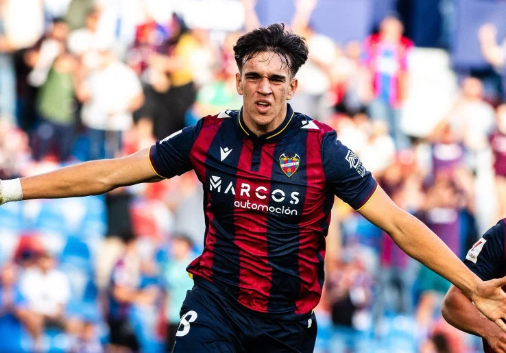 Siapakah Carlos Espi? Striker Levante yang Membuat Real Madrid Menebus Klausul Rilisnya