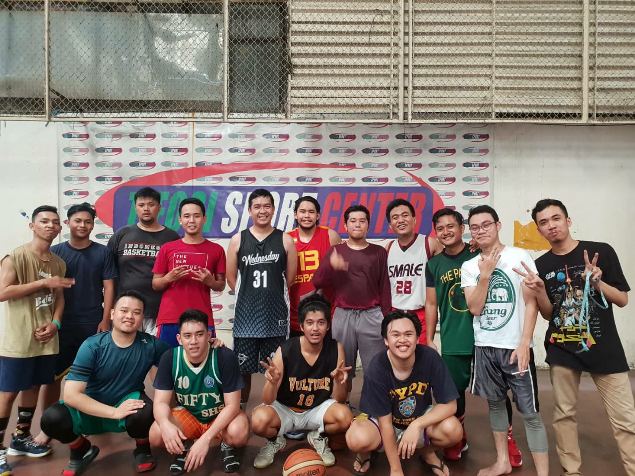 Baksos, Ngobrol Sepatu, Hingga Main Basket Bareng Komunitas Basket Sanggar Seni