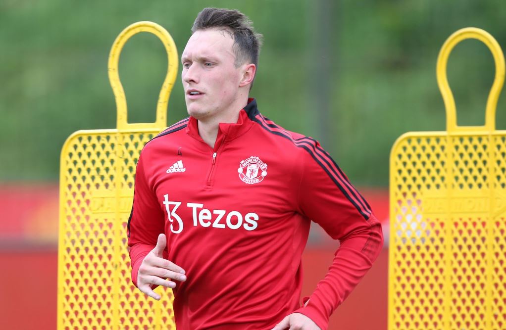 Alasan Manchester United Tak Dapat Memainkan Phil Jones