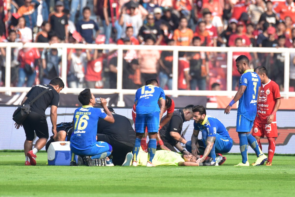 Pelatih Persib Bandung Sesalkan Sikap Suporter Persija saat M. Natshir Cedera