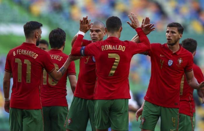 Portugal Berpesta Gol, Fernando Santos Justru Resah