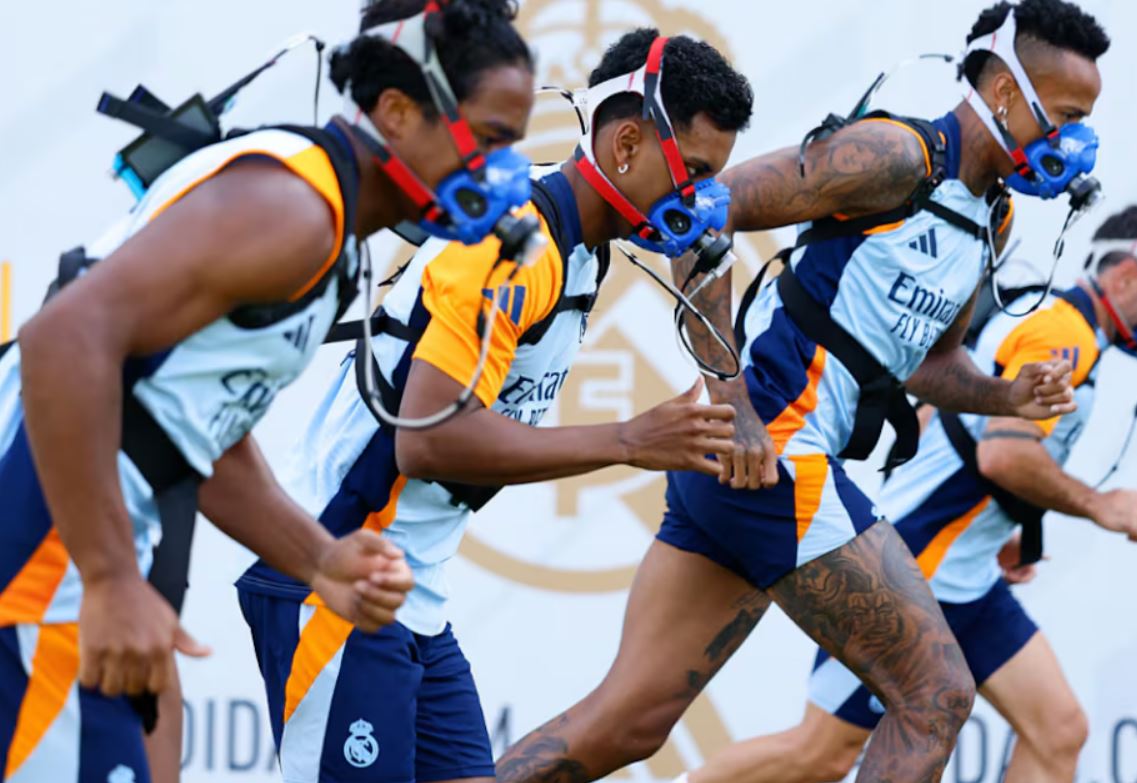 Penampakan Unik di Sesi Latihan Real Madrid, Pemain Kenakan Masker Wajah Berwarna Biru