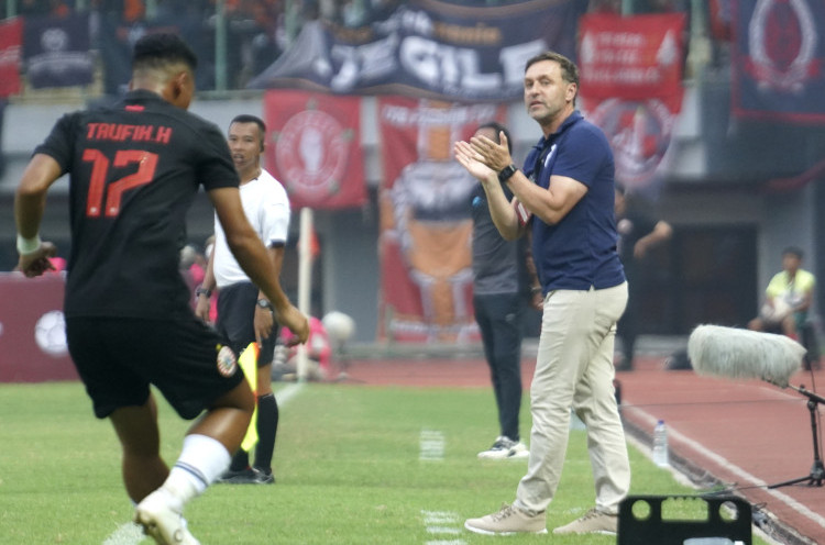 Pelatih Persija Tak Suka Permainan Bola Panjang