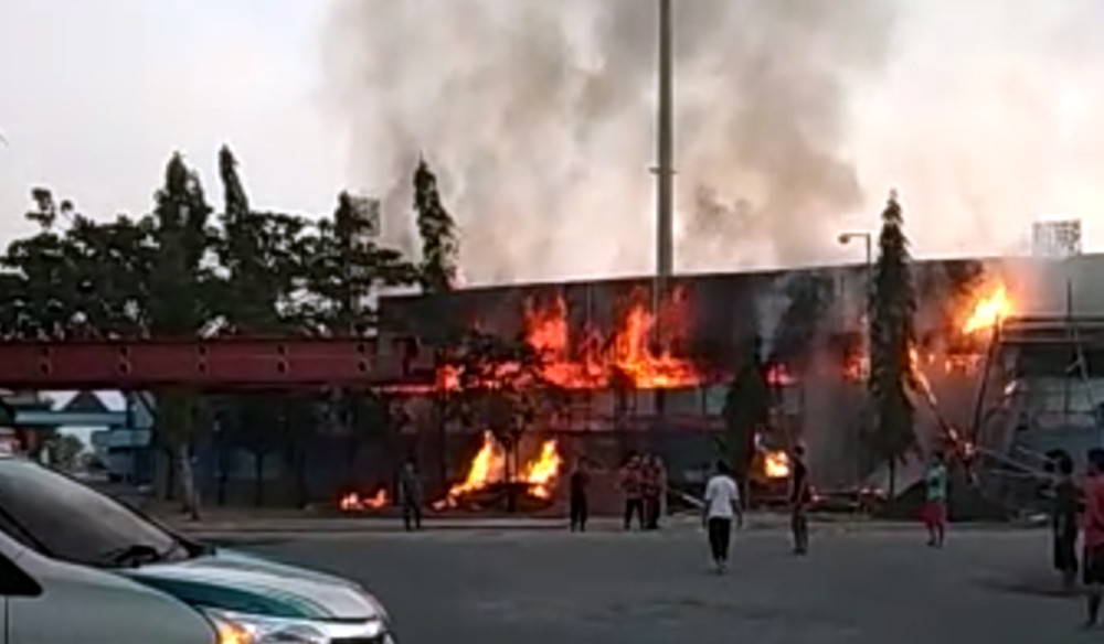 Markas Persela, Stadion Surajaya Terbakar Jumat Pagi