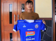 Jayus Hariono Lelang Jersey Bersejarahnya demi Atasi Covid-19