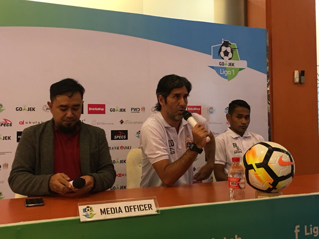 Pelatih Persija Jakarta Ogah Pikirkan Persib Bandung