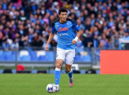 Terpincut Bek Tangguh Napoli, Liverpool Tantang Manchester United