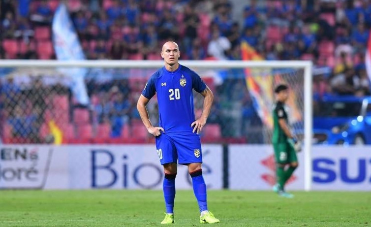 Bek Berdarah Jerman Mundur, Pelatih Timnas Thailand Tak Cemas