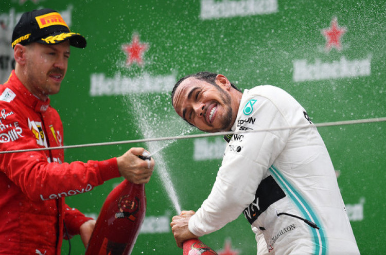 Lewis Hamilton: Ferrari Punya Kelebihan pada Mesin yang Tidak Dimiliki Mercedes 